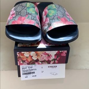 Gucci slides comes with dust bag original box they run little smaller